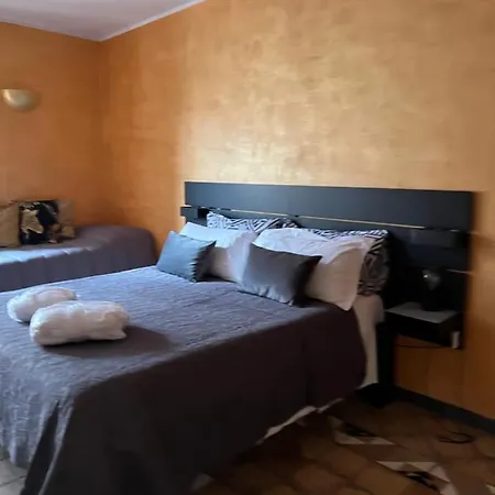 Marieta Rooms *