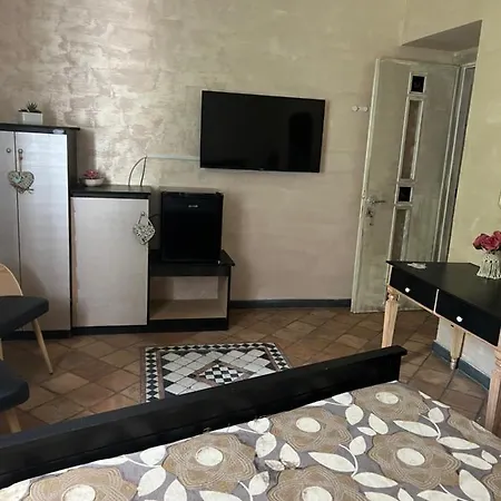Marieta Rooms Sarzana