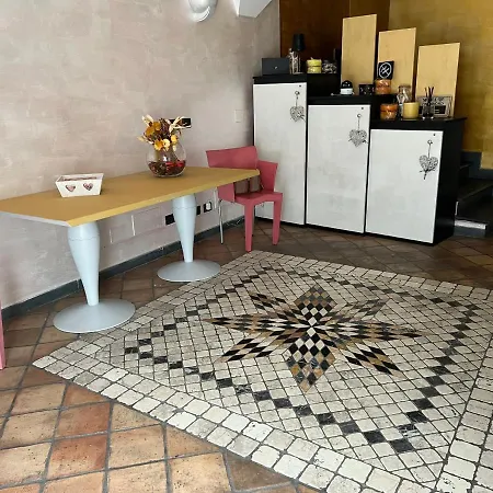 Marieta Rooms Sarzana