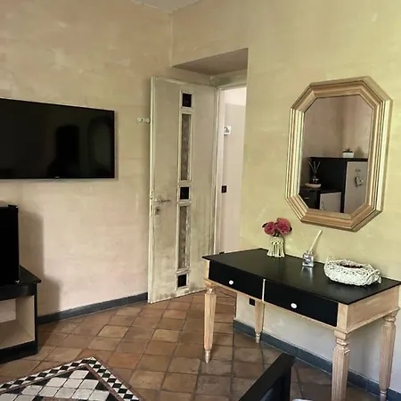 Marieta Rooms Sarzana