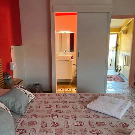 Marieta Rooms *